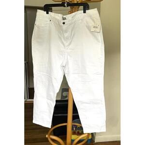 NWT FALLS CREEK  Capri Size  24 White Stretch